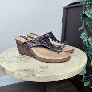 Vintage brown leather with straps, flip flop sandals heels, mules Size 8